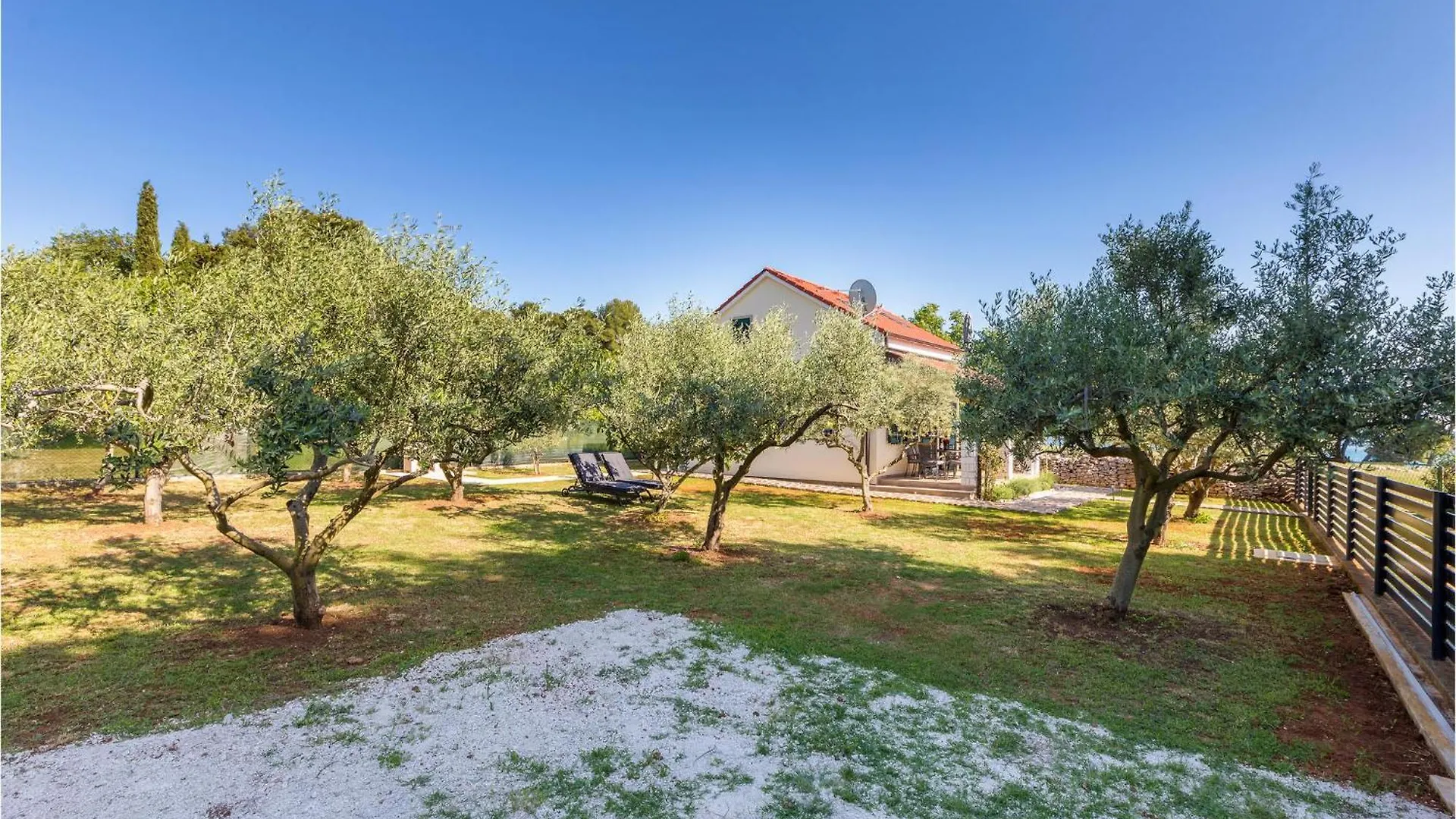 Gorgeous Home In Peroj With House Sea View