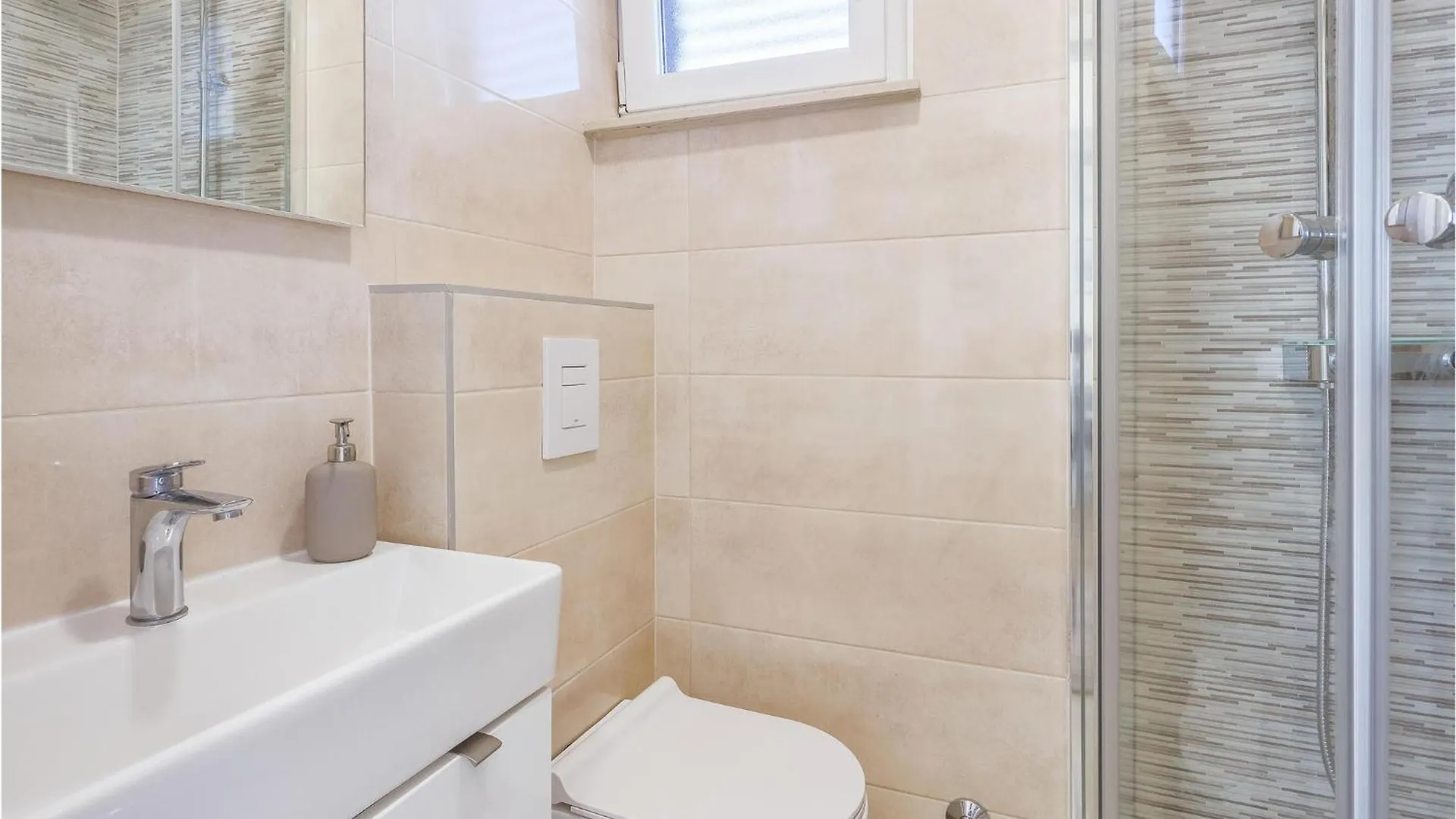 Gorgeous Home In Peroj With House Sea View 0*,